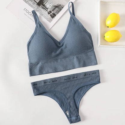 Conjunto Gio Sutiã Cropped Canelado Sem Aro com Calcinha Tanga