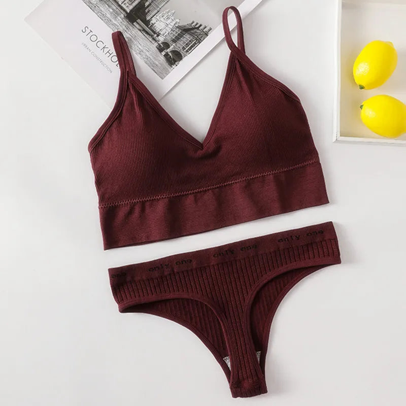 Conjunto Gio Sutiã Cropped Canelado Sem Aro com Calcinha Tanga