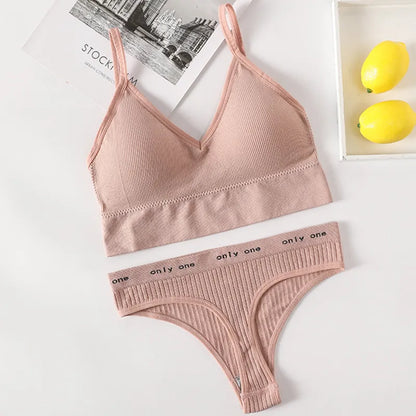 Conjunto Gio Sutiã Cropped Canelado Sem Aro com Calcinha Tanga