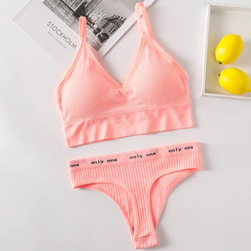 Conjunto Gio Sutiã Cropped Canelado Sem Aro com Calcinha Tanga