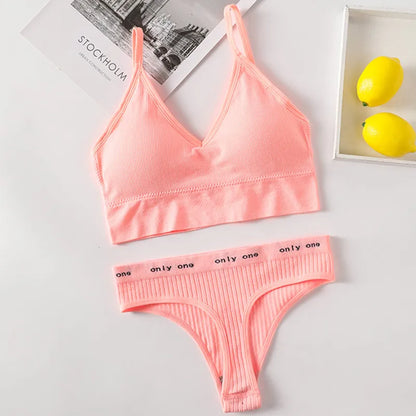 Conjunto Gio Sutiã Cropped Canelado Sem Aro com Calcinha Tanga