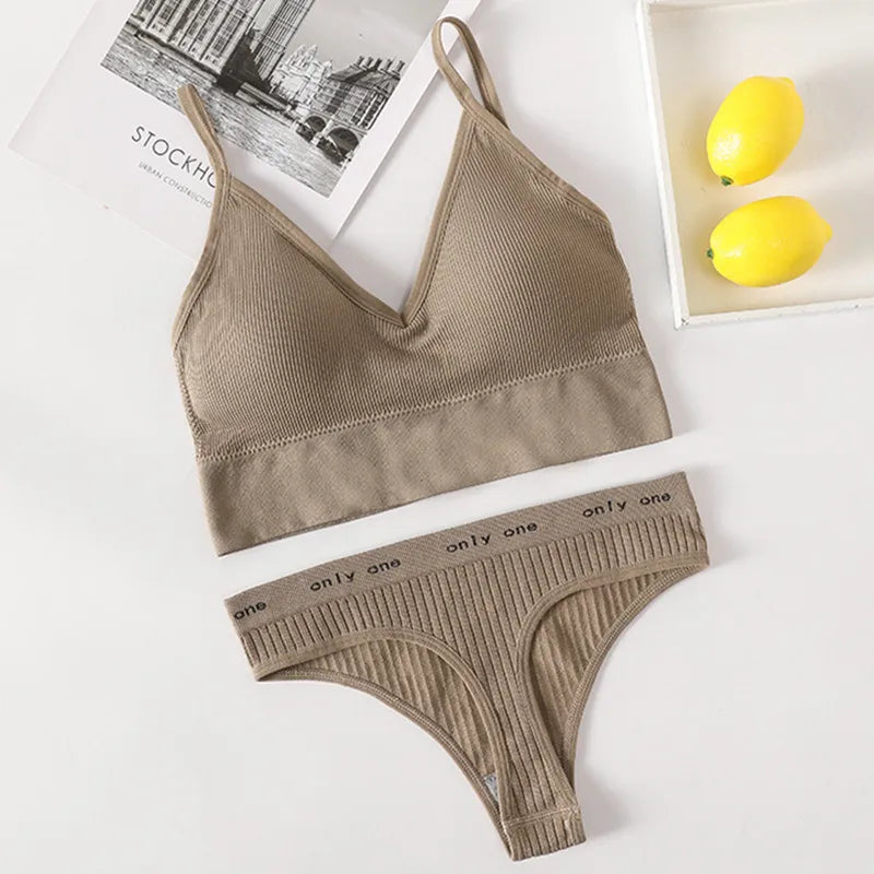 Conjunto Gio Sutiã Cropped Canelado Sem Aro com Calcinha Tanga