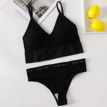 Conjunto Gio Sutiã Cropped Canelado Sem Aro com Calcinha Tanga