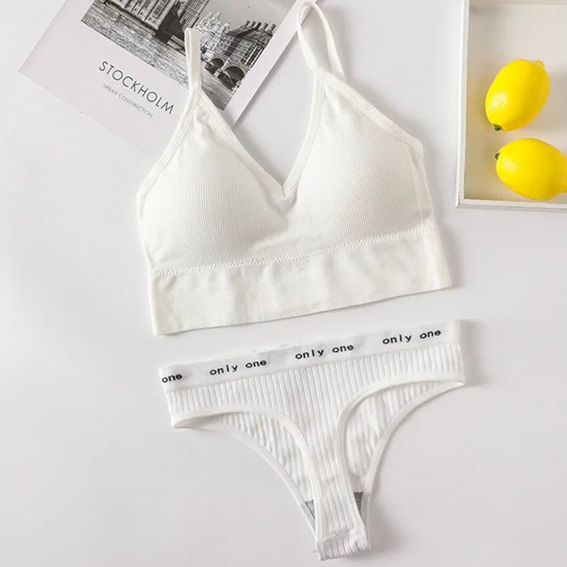 Conjunto Gio Sutiã Cropped Canelado Sem Aro com Calcinha Tanga