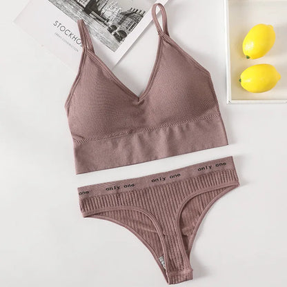 Conjunto Gio Sutiã Cropped Canelado Sem Aro com Calcinha Tanga